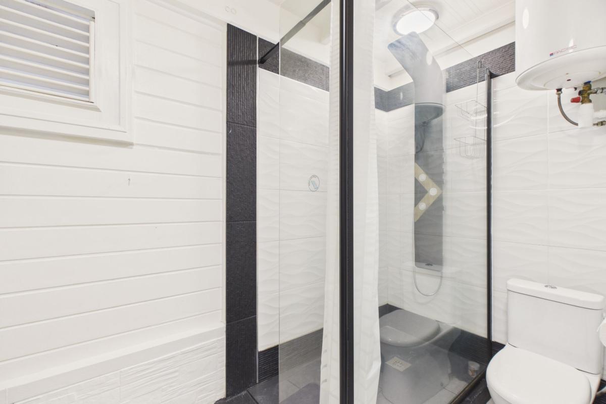 Location villa  au diamant piscine 8 personnes  - salle de douche 1bis 